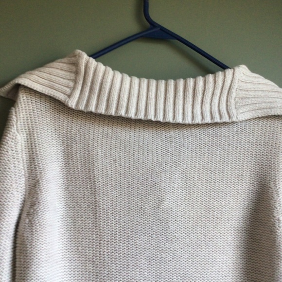Ladies cable not knit pullover beige sweater.  Sz medium - Picture 6 of 7